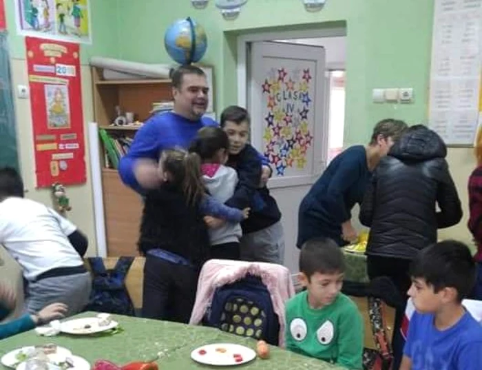adrian emanuel silimon preot directoe scoala Trunu Magurele FOTO arhiva personala 4