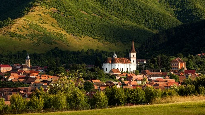 Transilvania sau Ardealul este o regiune istorică și geografică situată în interiorul arcului carpatic, una din regiunile istorice ale României