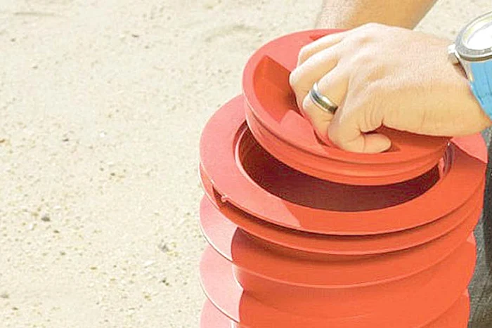 Nimeni nu ştie  ce se ascunde  sub prosopul  de plajă