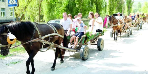 Căruțașii din Hârjauca s-au adunat la Parada Cailor