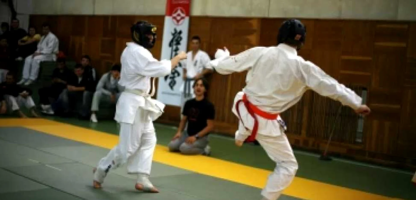Oradea: VIDEO Sportivii orădeni s-au întors cu medalii de la Cupa Oyama (GALERIE FOTO)