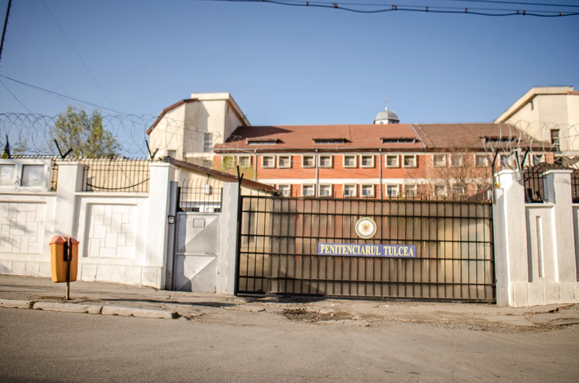 
    Deținutul este încarcerat la Penitenciarul de Maximă Siguranță Tulcea și spune că nu-și mai aduce aminte ce s-a întâmplatFoto: fsnap.ro  