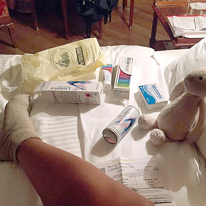 Piciorul sexy al Mădălinei are  nevoie de creme antiinflamatorii