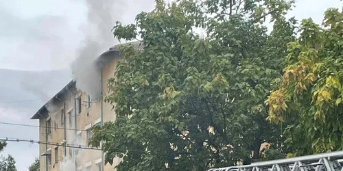 incendiu într-un bloc de garsoniere din oraşul balş