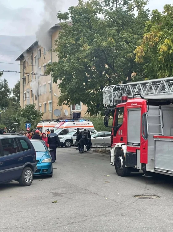 incendiu într-un bloc de garsoniere din oraşul balş