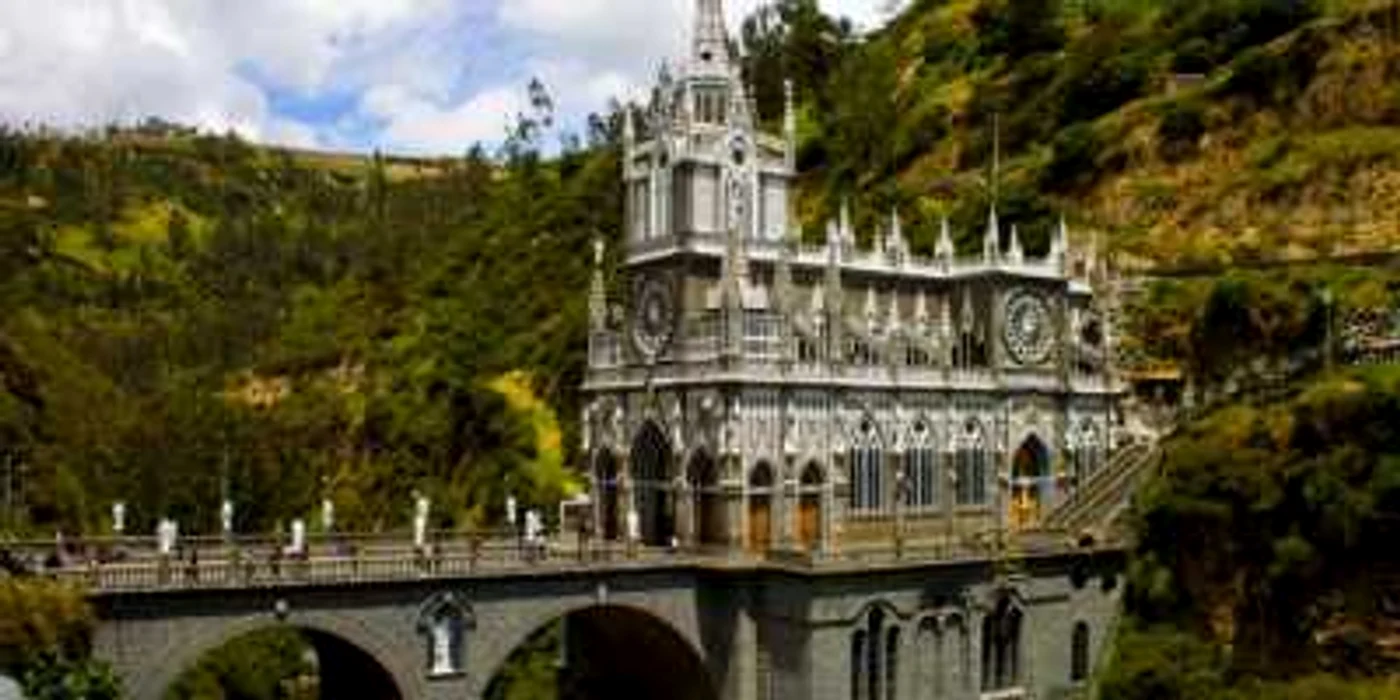 Catedrala din las lajas  FOTO: www.httpsen.wikipedia.orgwikiTourism_in_Colombia/sacalatorim.ro