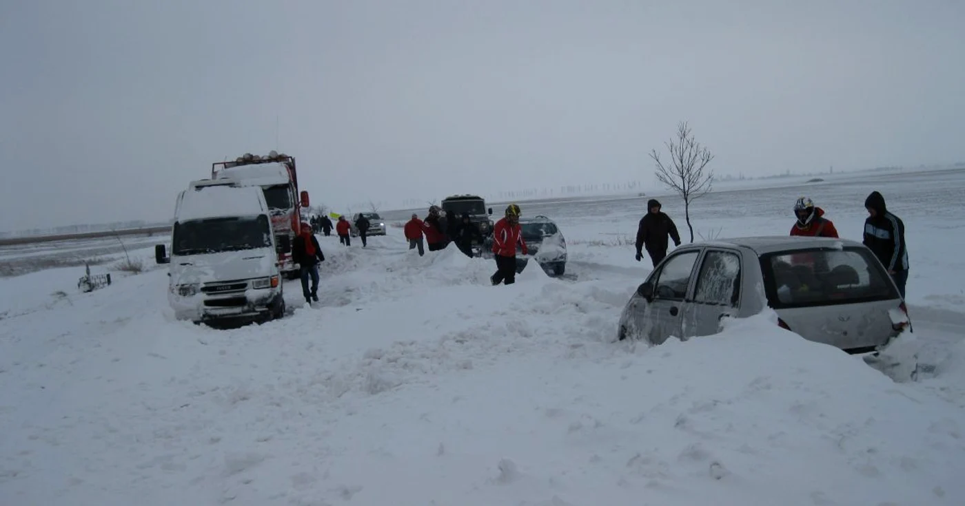 16 persoane izolate din cauza zăpezii au primit ajutor medical de urgenţă