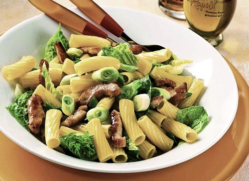 salata de macaroane cu carne de curcan jpeg