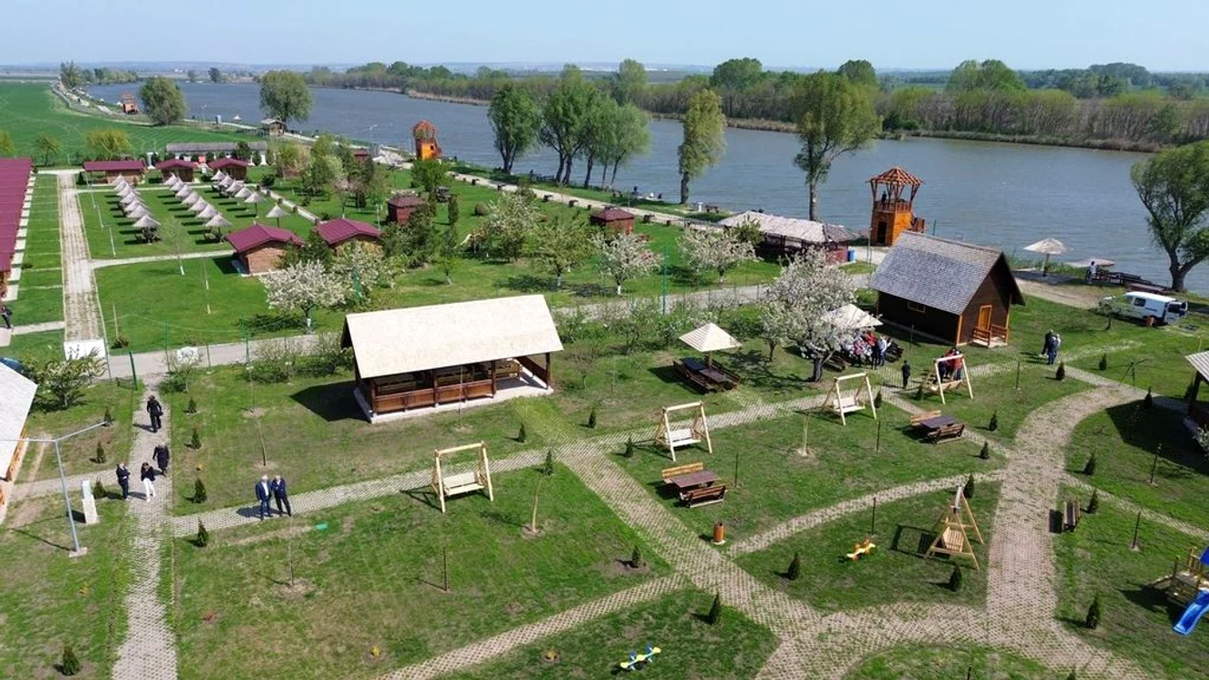 Zona de agrement de la Balta Zătun SURSA CJ Galați