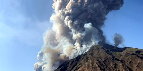 Erupţia vulcanului Stromboli