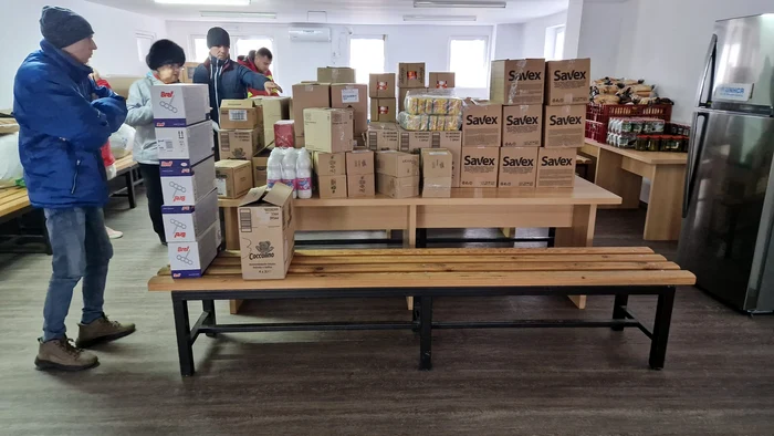 Refugiații au primit produse de igienă și curățenie FOTO: Ionel Popa/Facebook
