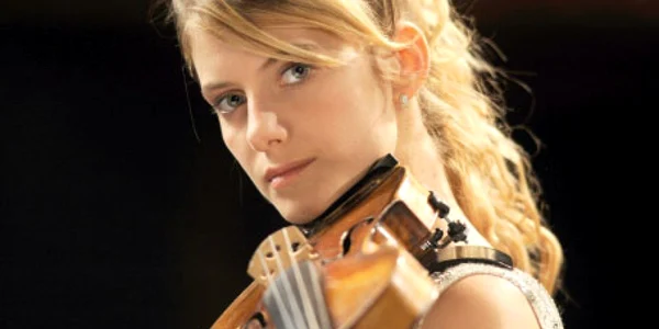 Mélanie Laurent, în scena culminantă a filmului „Concertul“