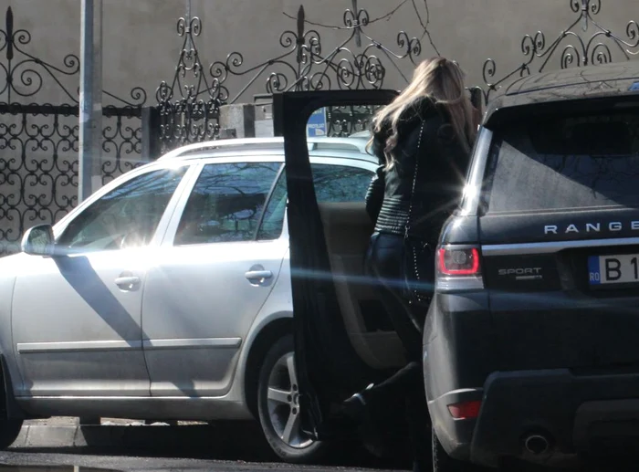 Vedeta a fost taxată de pietoni care i-au ridicat ştergătoarele 