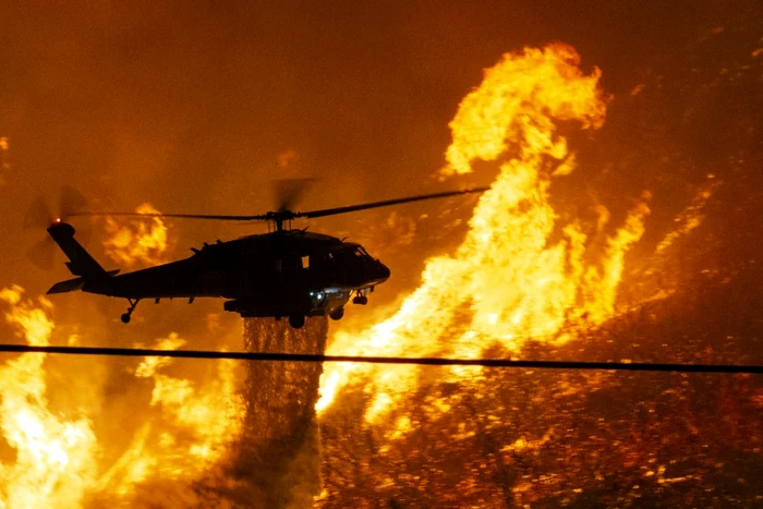 Incendiile au distrus California. Peste 500 de case sunt evacuate. FOTO EPA-EFE