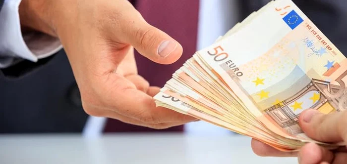 Un bărbat a cerut 13.000 de euro pretinzând că va influenţa poliţişti şi magistrați pentru o soluţie „favorabilă”