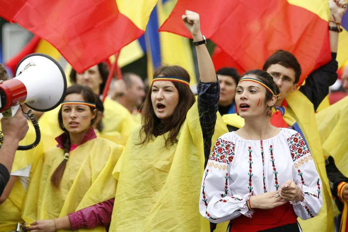 La marşul pentru unirea Basarabiei cu România au participat peste 1.500 persoane. Foto: Eduard Enea