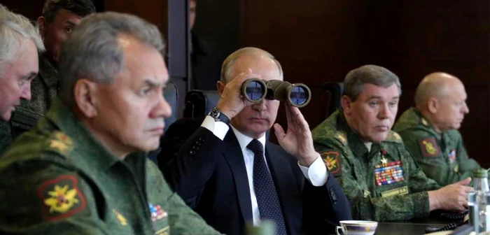 Vladimir Putin, asistând la exerciţiile militare Zapad 2017/ Foto: EPA