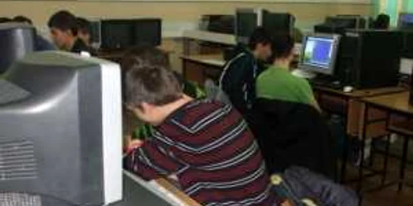 Foto Arhiva /Anul trecut cele mai multe cursuri de recalificare au fost pentru utilizarea calculatorului 