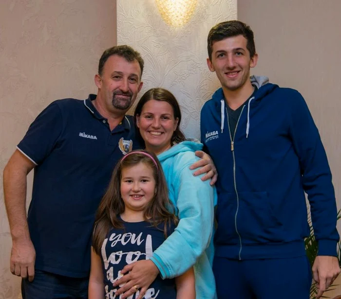 Familia Șomoi în urmă cu trei ani, când toate lucrurile erau perfecte (FOTO: Facebook)