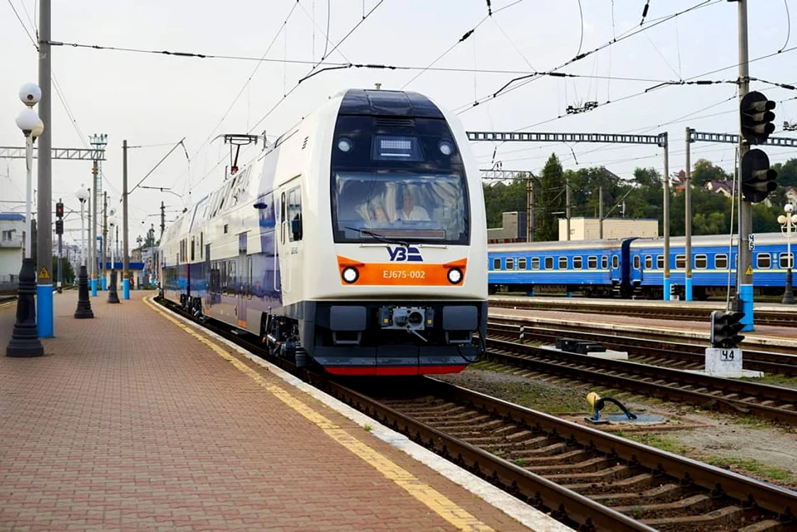Rusia atacă trenurile ucrainene