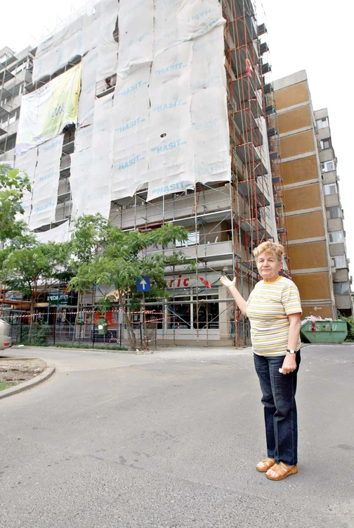 Mariana Lazăr, preşedintele blocului, spune că locatariilor le este frică să mai lase geamurile deschise