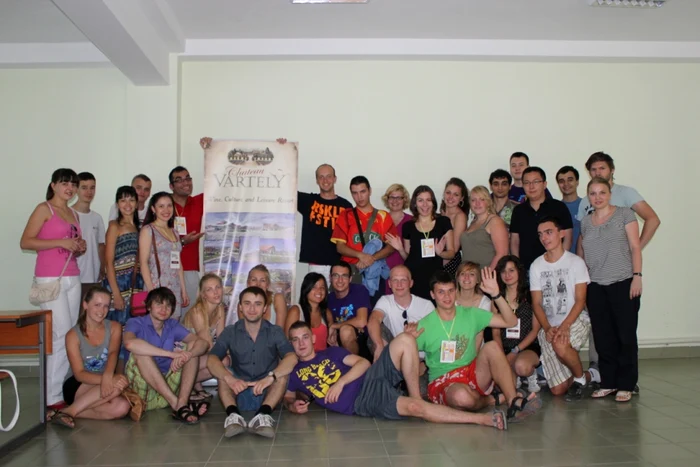 Grupul de studenţi străini, la deschiderea trainingului „Tehnologia vinului“