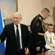 Vladimir Putin, după o ceremonie de înmânare a decorațiilor de stat de Ziua Marinei Ruse FOTO Profimedia