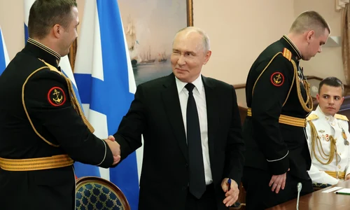 Vladimir Putin, după o ceremonie de înmânare a decorațiilor de stat de Ziua Marinei Ruse FOTO Profimedia