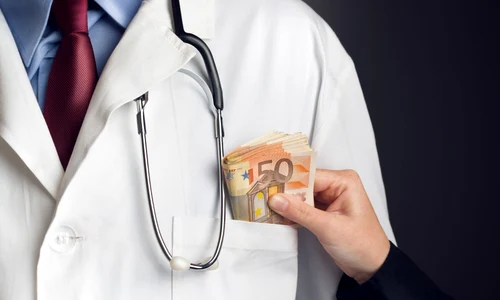 Mita doctor medic euro bancnote FOTO Shutterstock jpg