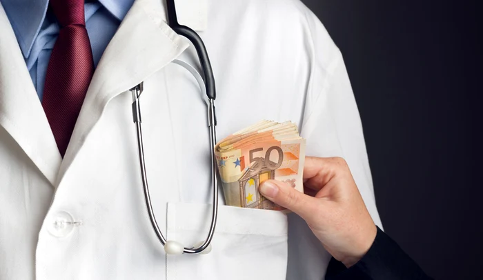 Doi medici de la Băile Felix, condamnați pentru luare de mită FOTO: Shutterstock