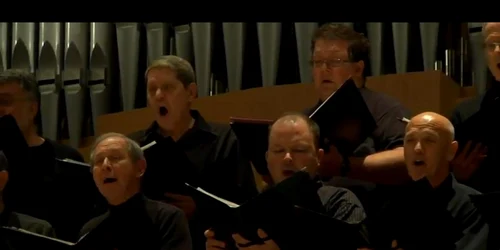 Orchestra a cântat o piesă formată din 20 de mesaje de pe Twitter