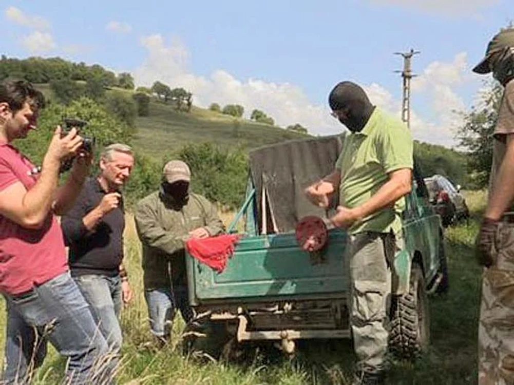 Imagini din reportajul  prezentat de britanici  drept mare “bombă”