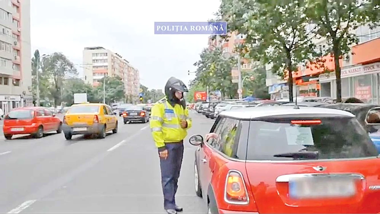 Circulaţia pe linia de tramvai pe sens opus: reţinerea permisului 60 de zile, amendă 540 de lei