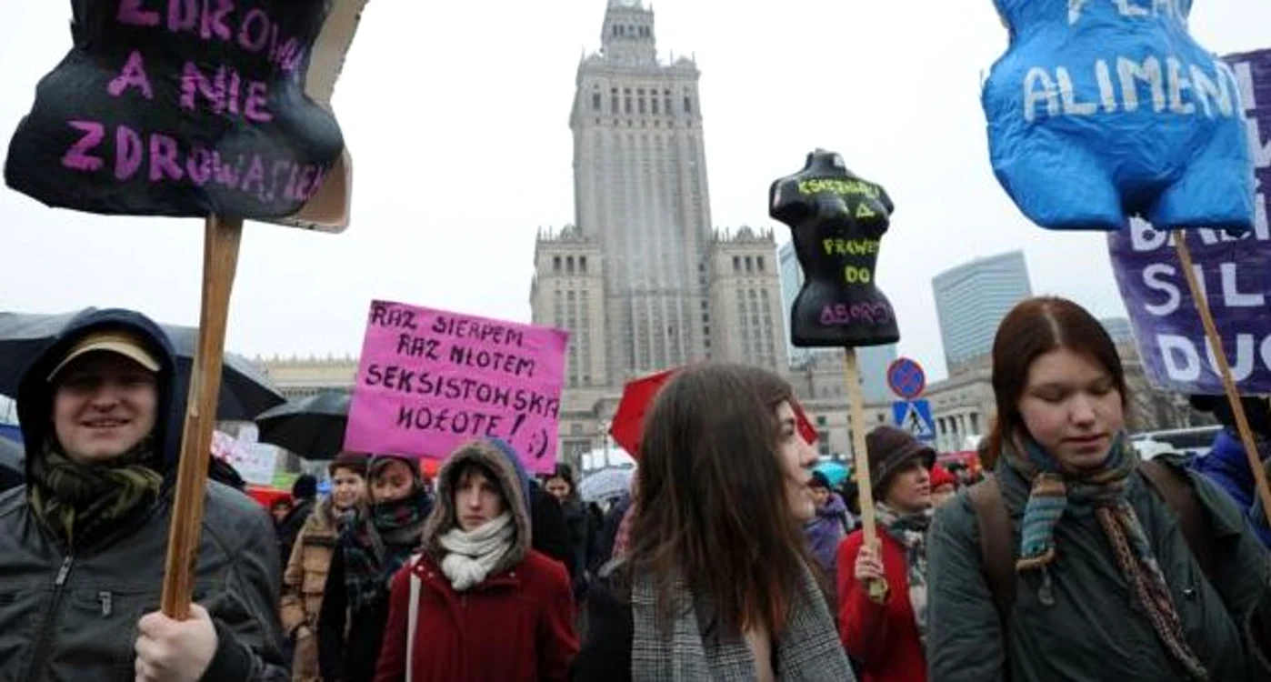 
    Mii de polonezi au protestat împotriva noului proiect de legeFoto: AP  