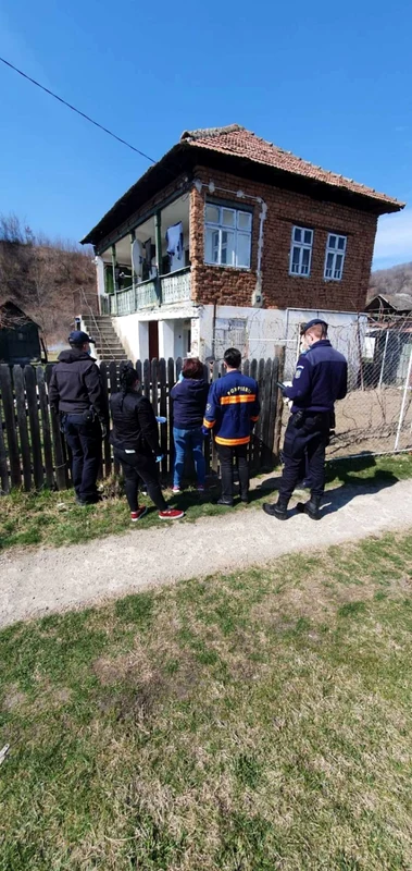 Razii de amploare într-o comunitate de romi din Vâlcea întorşi recent din zonele cu risc de coronavirus din străinătate Foto Adevărul