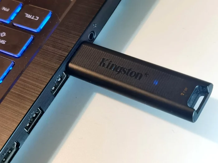 Kingston DataTraveler Max, stick USB-C 3.2 Gen 2. FOTO Adrian Pogîngeanu