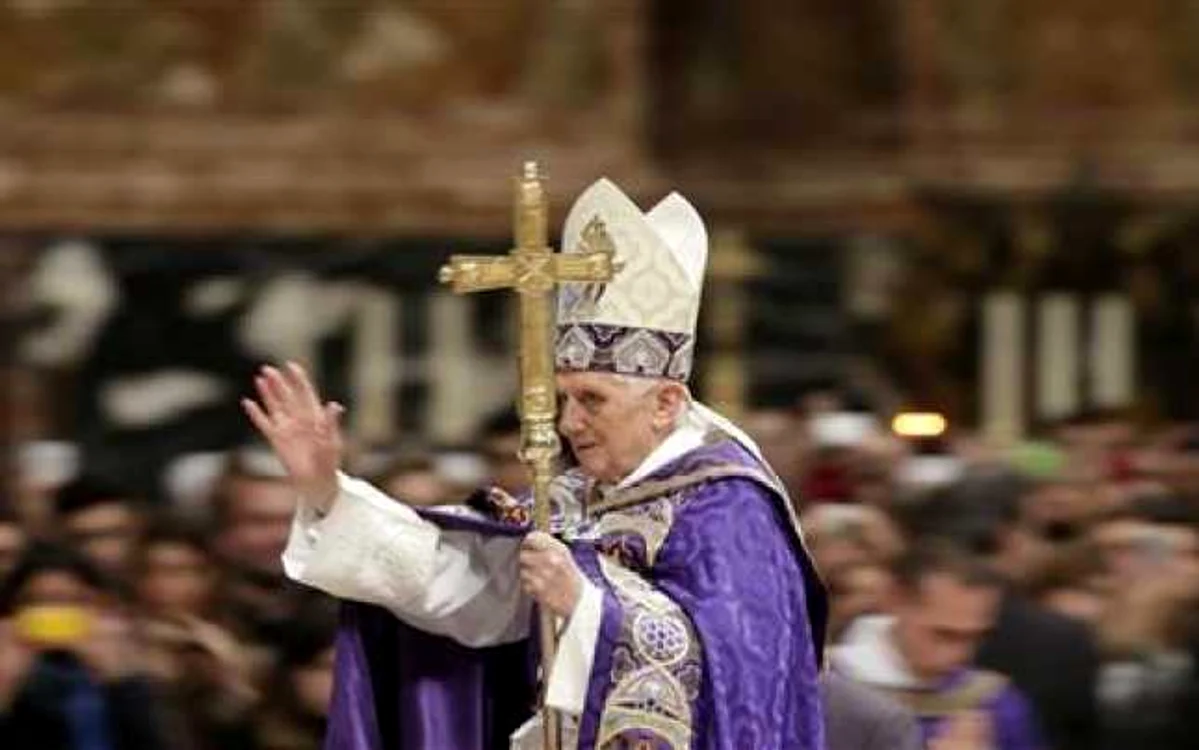 Papa s-a dus personal la închisoare ca să-l anunţe pe fostul lui majordom că l-a graţiat FOTO Reuters