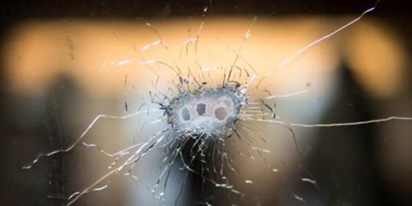 Un şofer din Craiova a fost oprit cu focuri de armă de poliţişti