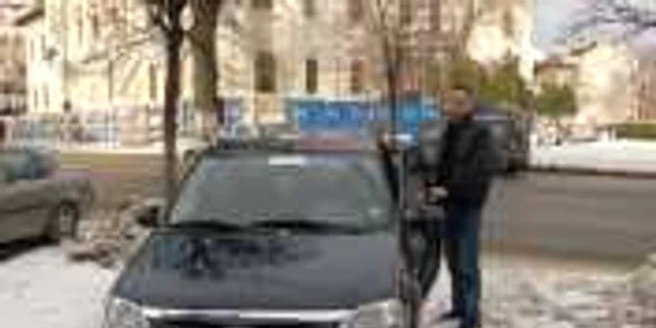 În această perioadă, Gabriel Condruz va rotunji considerabil veniturile firmei la care este angajat