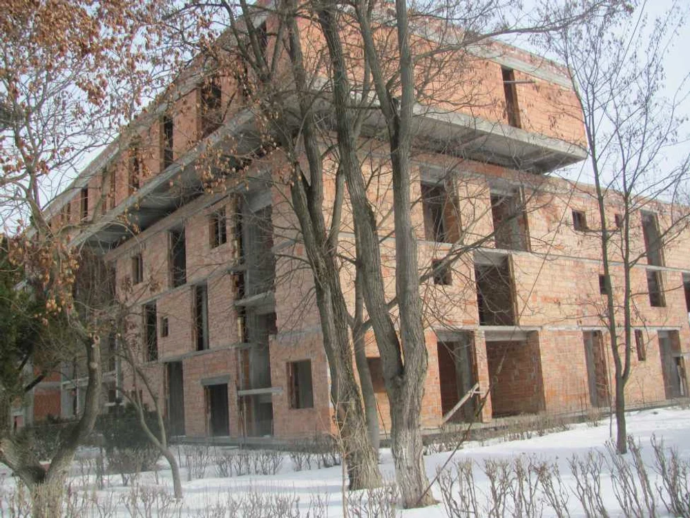 Lucrări abandonate în ștrandul miliardarului Vasile Țânțaș