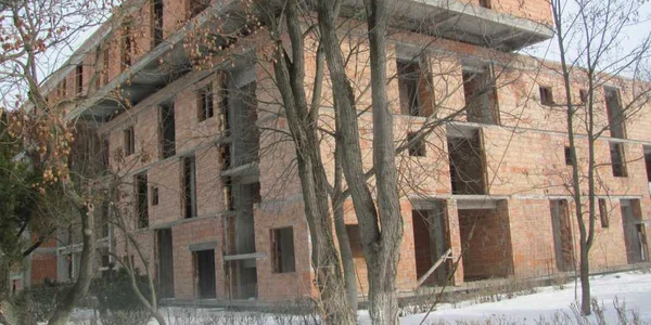 Lucrări abandonate în ștrandul miliardarului Vasile Țânțaș