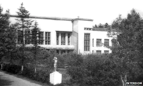 Copiii revoluționarilor din întreaga lume, adunați la o școală din URSS jpeg