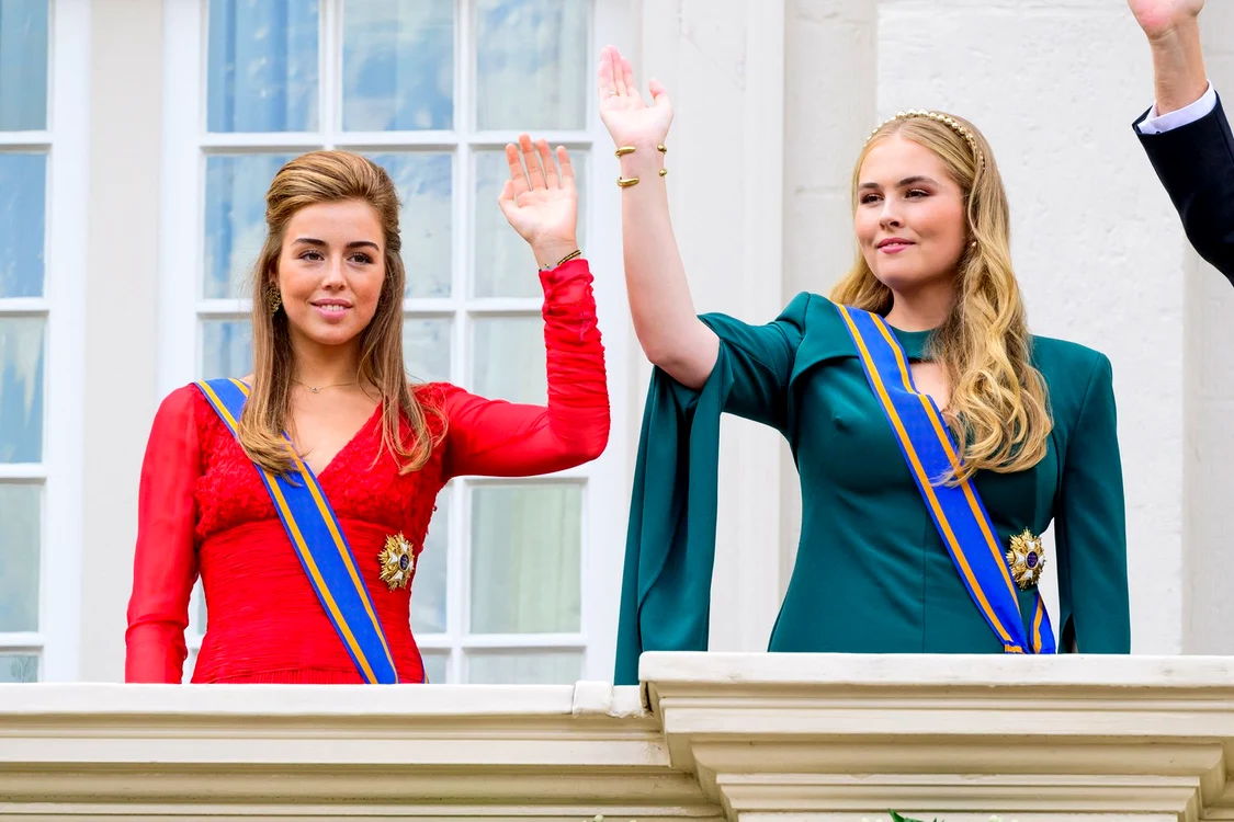 Alexia în roșu și Amalia în verde la Ziua Prințului, la Haga. FOTO: Profimedia