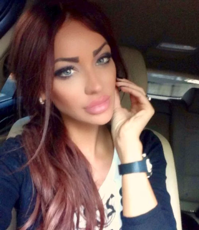 
    Bianca Drăguşanu zâmbea toată în culisele «Acces direct»  