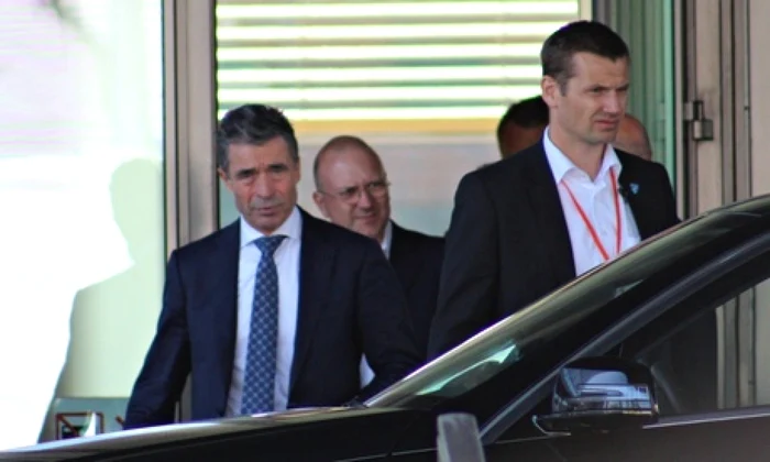 Secretarul General al NATO, Anders Fogh Rasmussen la plecarea de la întâlnirea Bilderberg FOTO Guardian