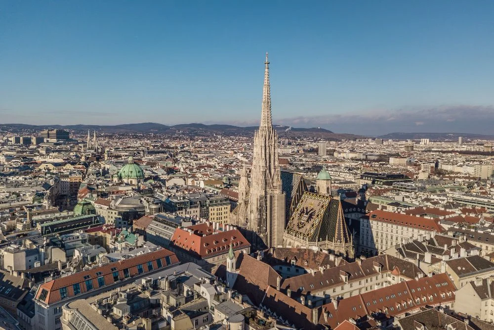 Excursiile la Viena vor costa mai mult. Taxa turistică se dublează după un an cu record de vizitatori. Hotelieri: „Asta va ucide vaca de muls”