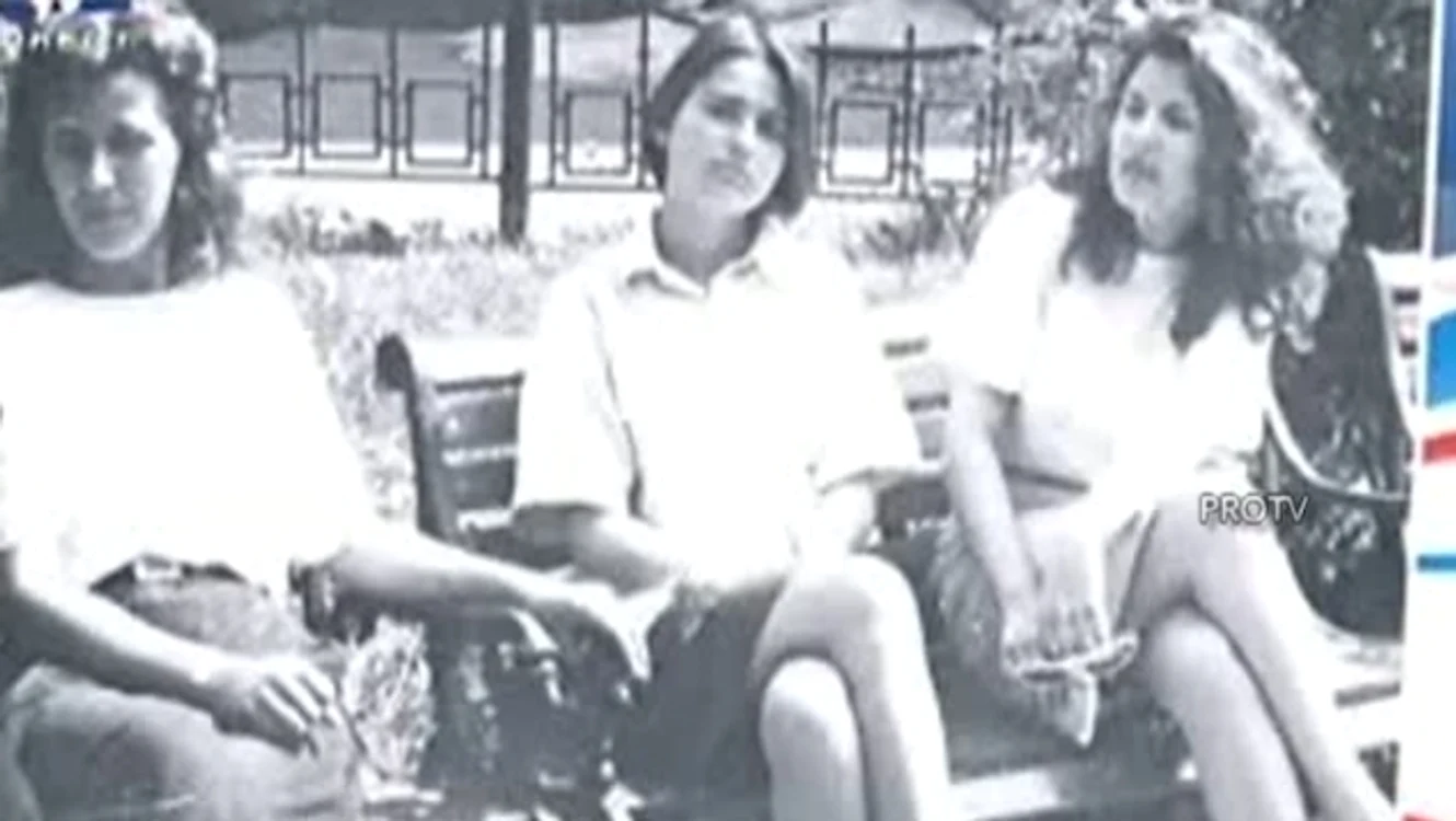 Elena Udrea, alături de unii dintre puţinii prieteni din adolescenţă