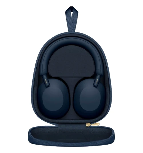 Căștile WH-1000XM5 în varianta de culoare Midnight Blue.