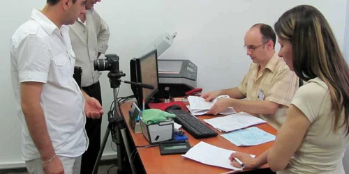 În perioada verii numărul celor care solicită paşapoarte este mai mare