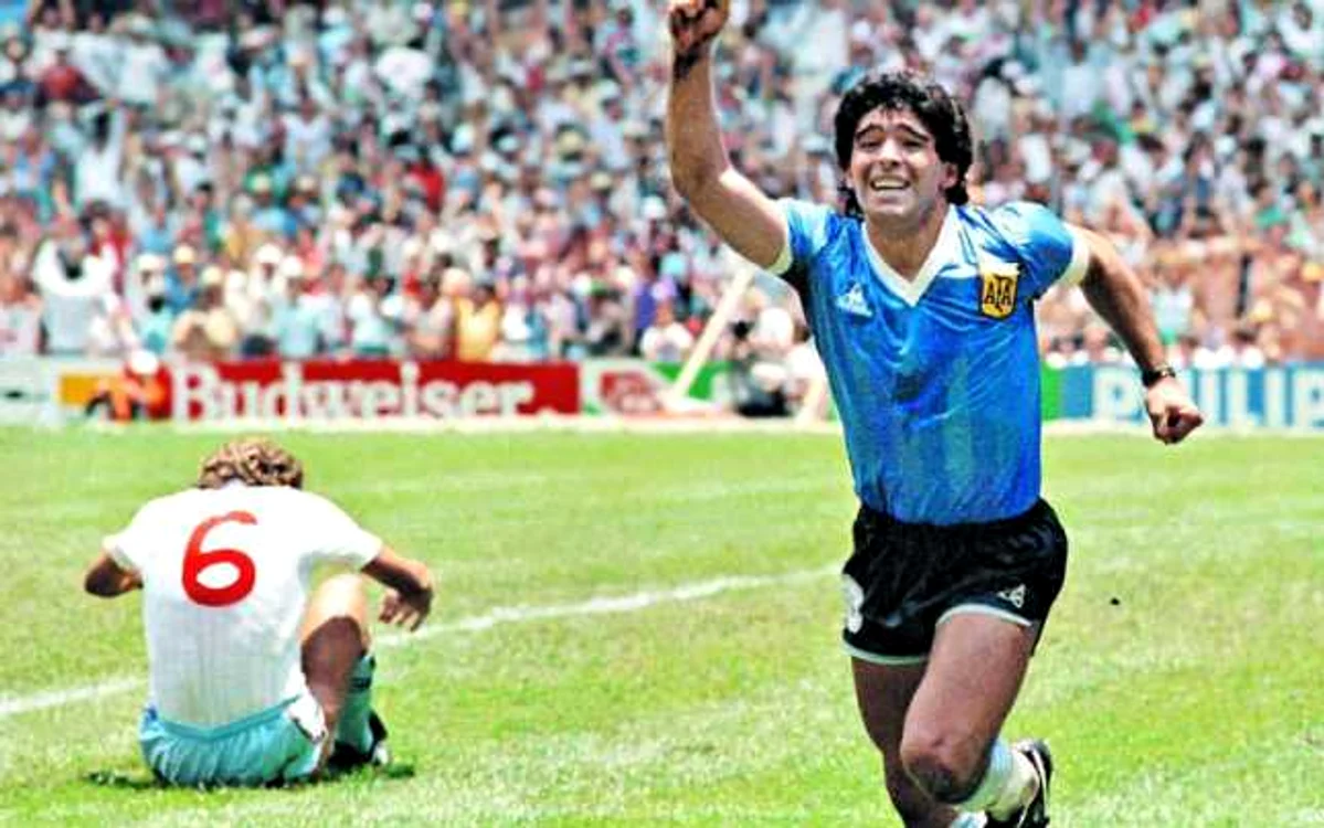 Maradona a marcat un gol cu mâna împotriva Angliei, la Mondialul din Mexic, în 1986. wikimedia.org